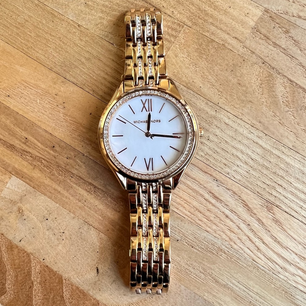 Michael Kors Mindy ladies gold tone mother of pearl dress watch NEW BATTERY - Picture 2 of 7